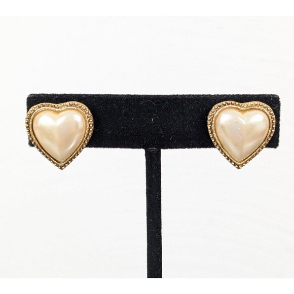 Vintage 1928 Faux Pearl Heart Cabochon Gold Tone Clip On Earrings - Picture 1 of 9